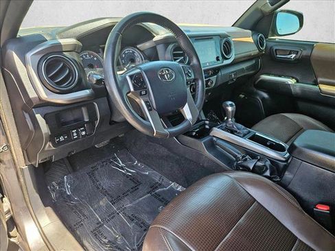 Used 2017 Toyota Tacoma Limited w/ Tow Package AWD/4WD image 10