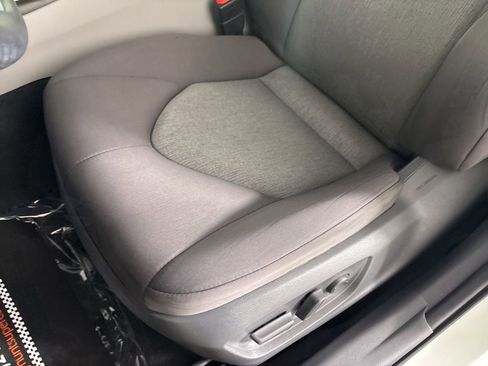 Used 2021 Toyota Camry LE image 12