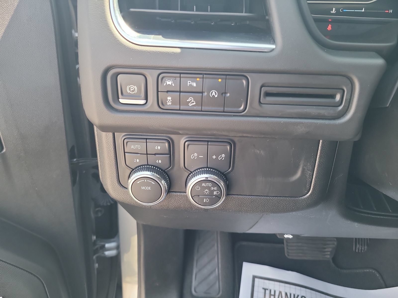 Used 2023 GMC Yukon XL AT4 AWD/4WD image 17