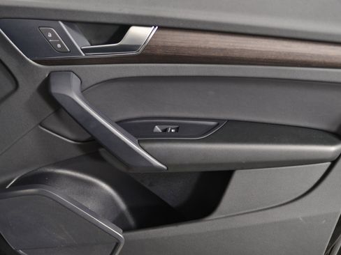 Used 2023 Audi Q5 2.0T Premium w/ Convenience Package image 9