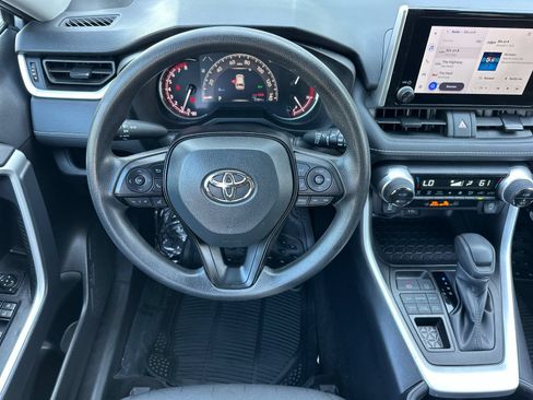 Used 2025 Toyota RAV4 XLE AWD/4WD image 13