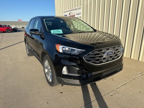 Used 2024 Ford Edge Titanium image 2
