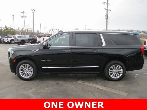 Used 2021 GMC Yukon XL SLT w/ SLT Premium Package image 9