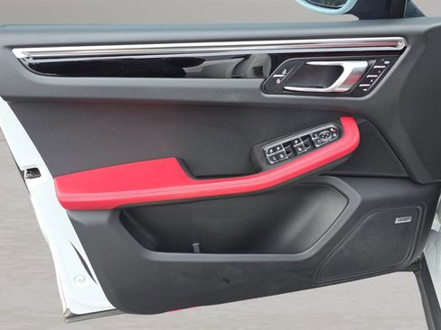 Used 2021 Porsche Macan S image 9