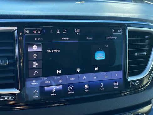 Used 2023 Chrysler Pacifica Touring-L image 25