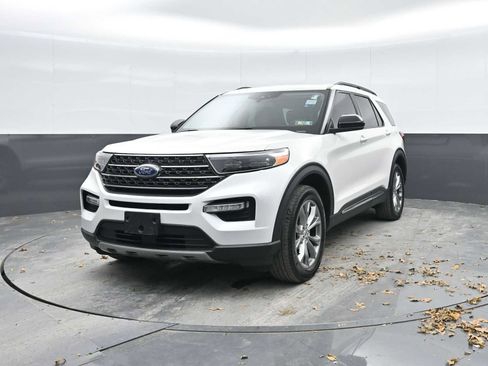 Used 2022 Ford Explorer XLT w/ Equipment Group 202A image 5