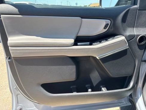 Used 2025 Ford Expedition Active AWD/4WD image 19