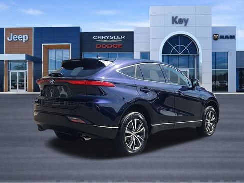 Used 2023 Toyota Venza LE AWD/4WD image 3