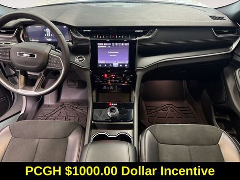 Used 2025 Jeep Grand Cherokee Altitude image 15