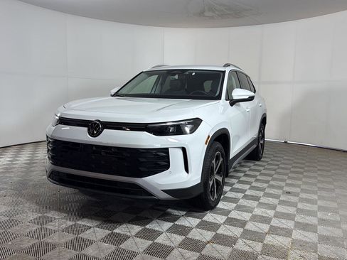 New 2026 Volkswagen Tiguan SE AWD/4WD image 9
