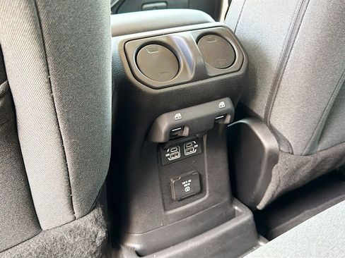 Used 2025 Jeep Wrangler Unlimited Sahara AWD/4WD image 30