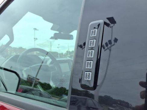 Used 2019 Ford F150 Lariat w/ Equipment Group 502A Luxury AWD/4WD image 35