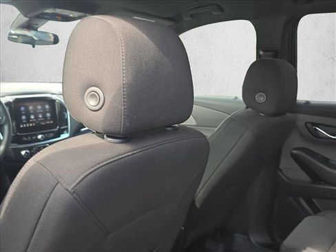 Used 2023 Chevrolet Traverse LT image 16
