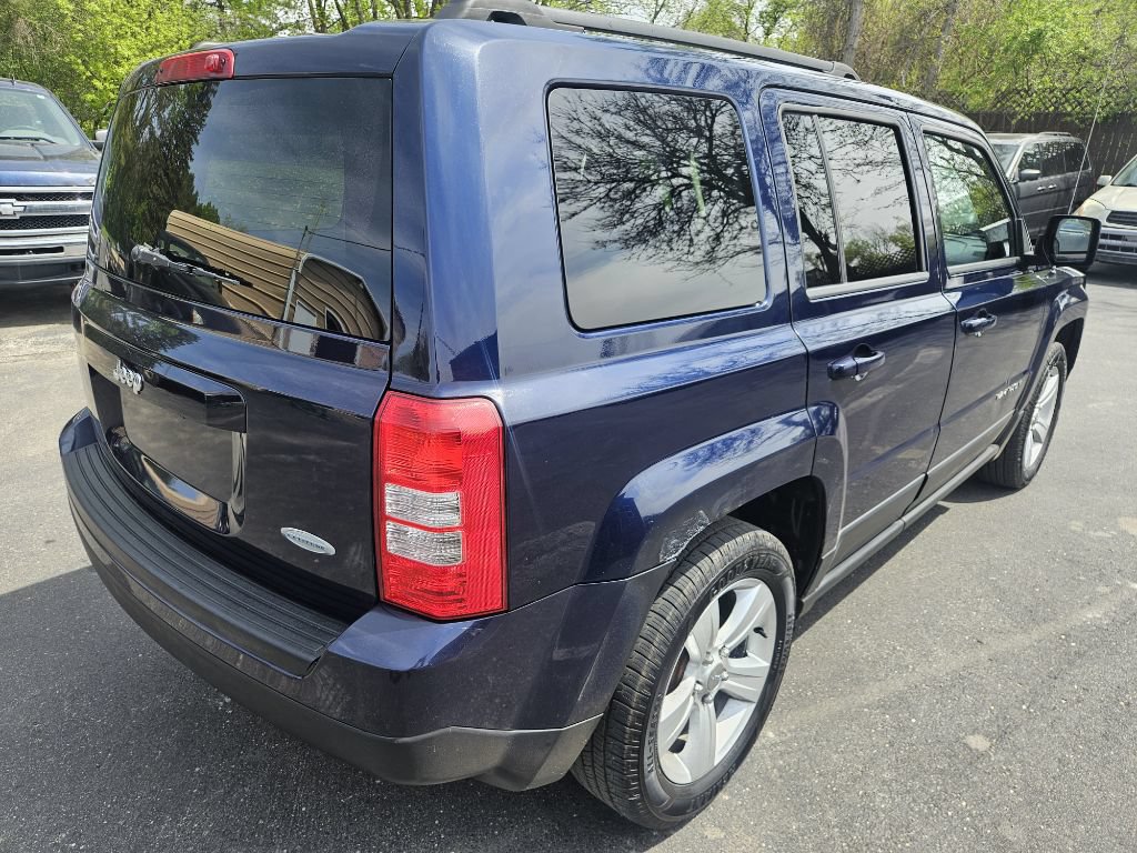 Used 2014 Jeep Patriot Latitude FWD image 9