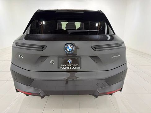 Used 2024 BMW iX xDrive50 w/ Sport Package AWD/4WD image 4