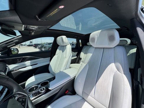 Used 2024 Cadillac Lyriq Luxury AWD/4WD image 25