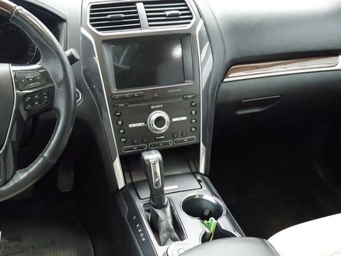 Used 2019 Ford Explorer Platinum AWD/4WD image 25