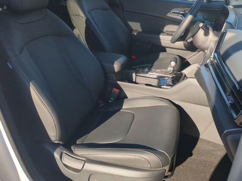 Used 2025 Kia Sportage SX image 29