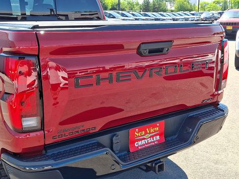 Used 2025 Chevrolet Colorado ZR2 w/ Technology Package AWD/4WD image 31