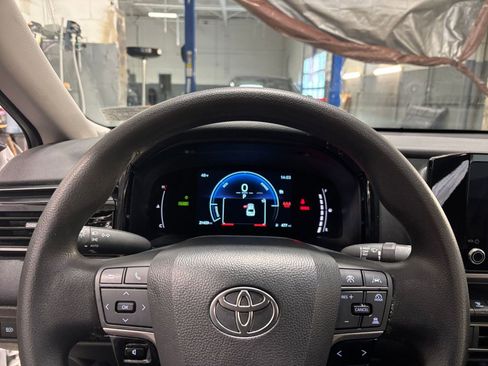 Used 2025 Toyota Camry LE image 29