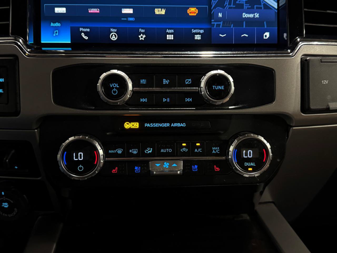 Used 2022 Ford F350 Lariat w/ Lariat Ultimate Package AWD/4WD image 28