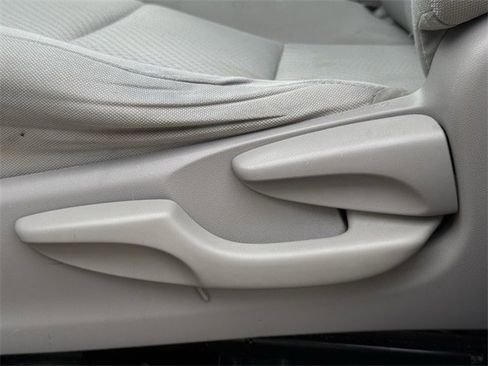 Used 2017 Toyota Highlander LE image 24