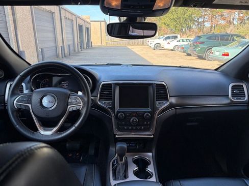 Used 2017 Jeep Grand Cherokee Limited image 26