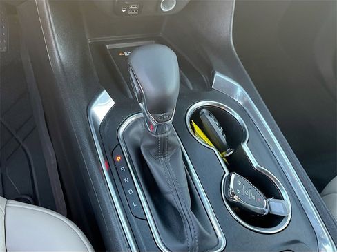 Used 2023 Chevrolet Traverse LT w/ LT Premium Package image 17