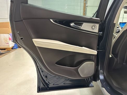 Used 2022 Lincoln Nautilus Black Label AWD/4WD image 23