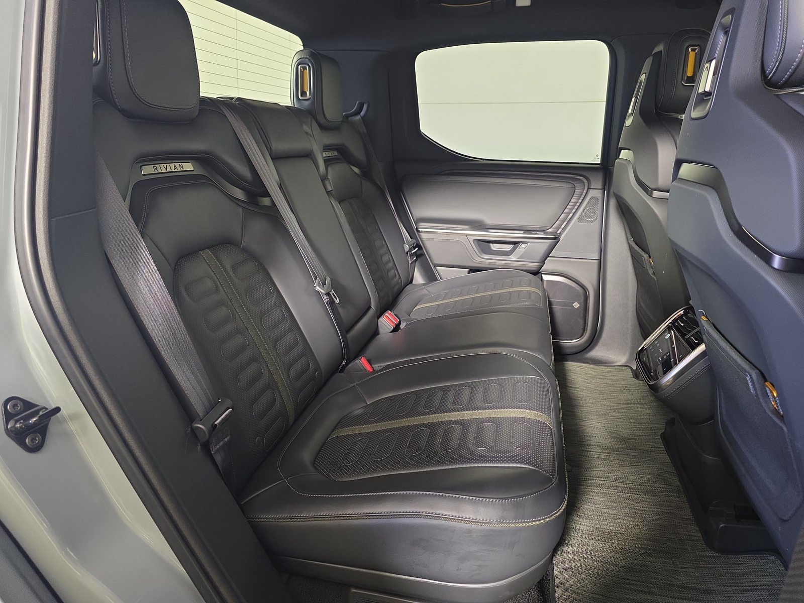 Used 2025 Rivian R1T Adventure Dual AWD/4WD image 22
