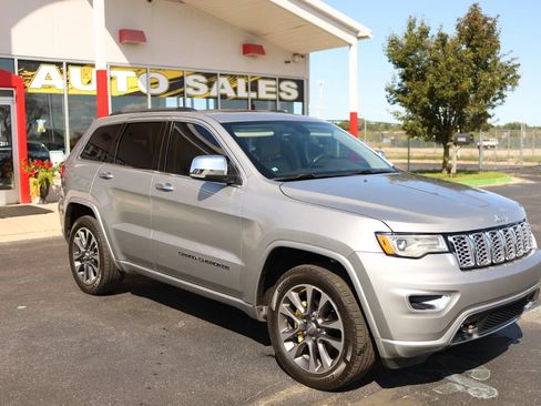 Used 2017 Jeep Grand Cherokee Overland AWD/4WD image 3