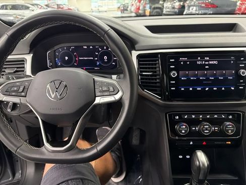 Used 2023 Volkswagen Atlas Cross Sport SE w/ Black Wheel Package AWD/4WD image 18