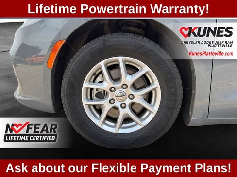 Used 2022 Chrysler Pacifica Touring-L FWD image 12