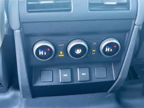 Used 2023 Land Rover Defender 130 SE image 27