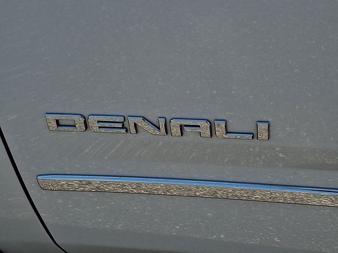 Used 2019 GMC Yukon Denali w/ Open Road Package AWD/4WD image 32