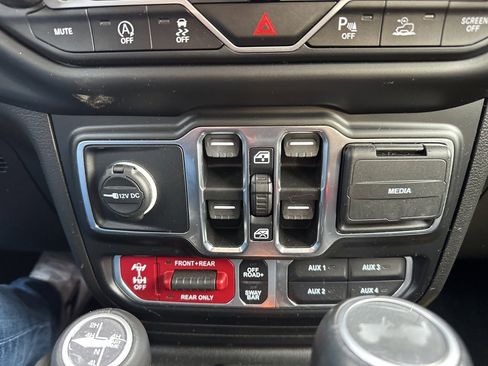 Used 2022 Jeep Wrangler Unlimited Rubicon w/ Xtreme Recon 35" Tire Package image 26