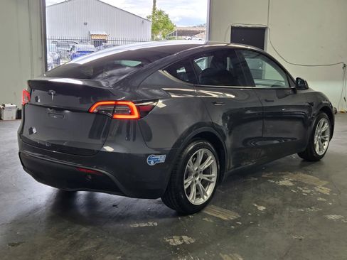 Used 2021 Tesla Model Y 2WD image 4
