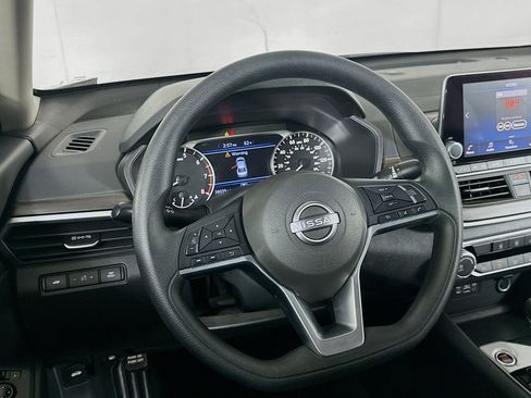 Used 2025 Nissan Altima 2.5 SV image 18