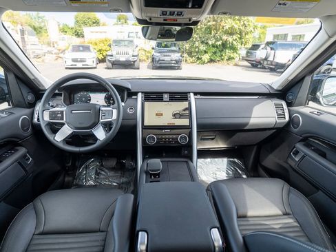 Certified 2024 Land Rover Discovery S image 18