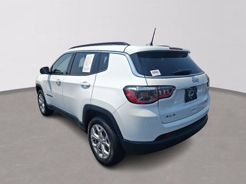 Used 2024 Jeep Compass Latitude AWD/4WD image 4