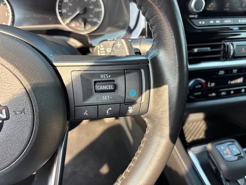 Used 2024 Nissan Pathfinder SV FWD image 21