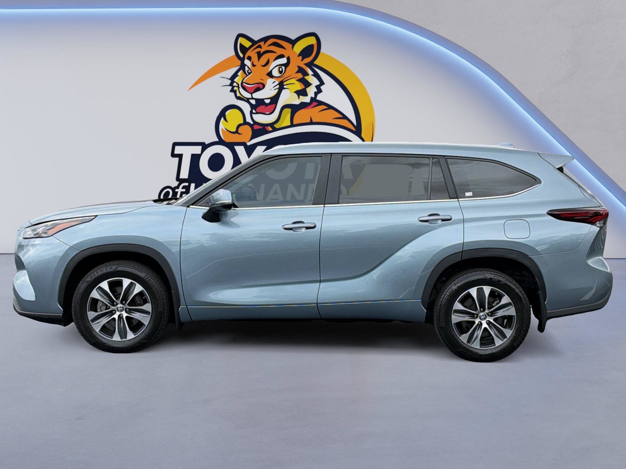 Used 2024 Toyota Highlander XLE FWD image 9