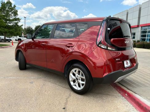 Used 2025 Kia Soul LX w/ LX Technology Package FWD image 8