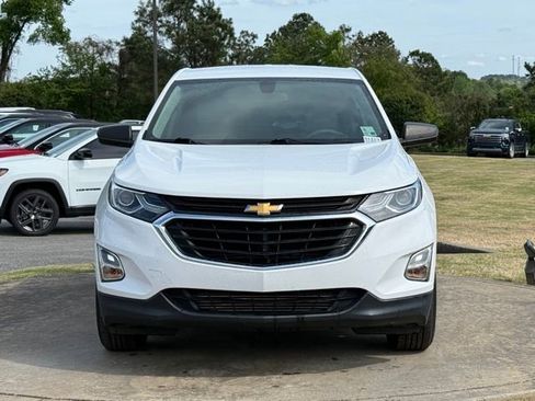 Used 2019 Chevrolet Equinox LS image 2