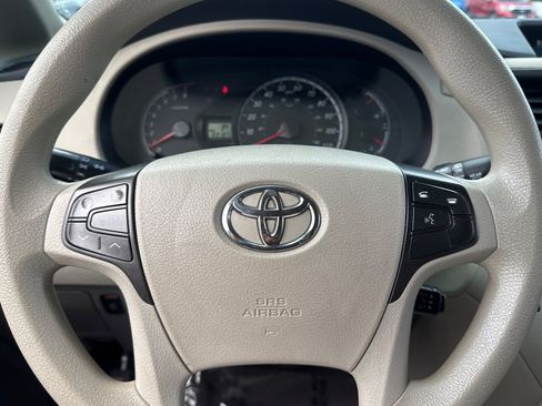 Used 2014 Toyota Sienna LE FWD image 10