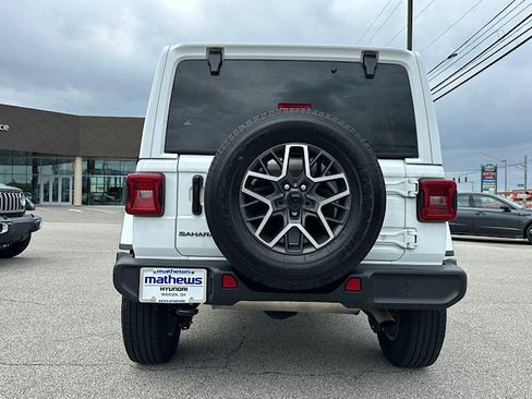 Used 2025 Jeep Wrangler Sahara AWD/4WD image 4