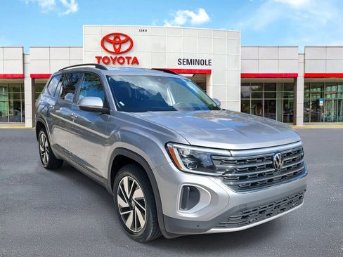 Used 2024 Volkswagen Atlas SE image 2