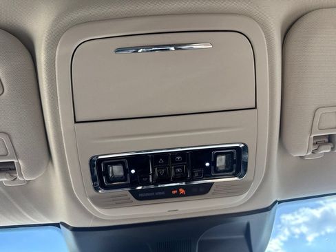 Used 2021 Lincoln Corsair AWD w/ Premium Package image 11