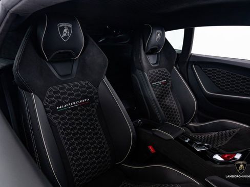 Used 2024 Lamborghini Huracan Sterrato image 44