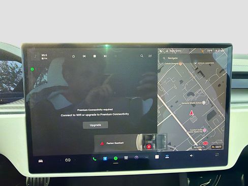 Used 2022 Tesla Model S Plaid image 32